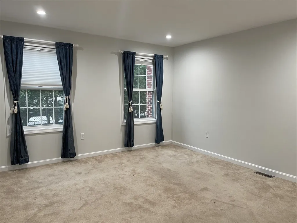 2 bed, 1 bath apartment for rent at 15 Young St Unit 0, Quincy