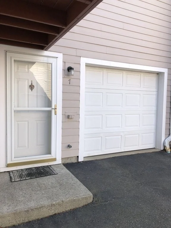 2 bed, 1 bath apartment for rent at 15 Young Unit 7, Quincy — photo 3 of 20