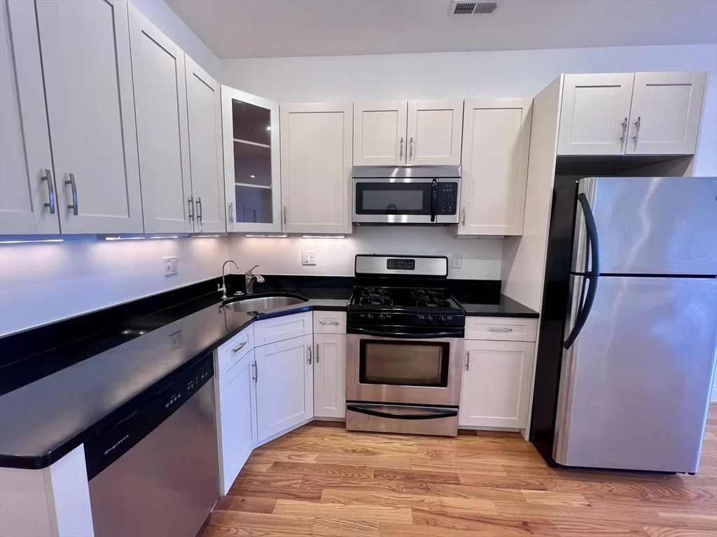 2 bed, 1 bath apartment for rent at 150-1/2 M St Unit 3, South Boston — photo 2 of 24