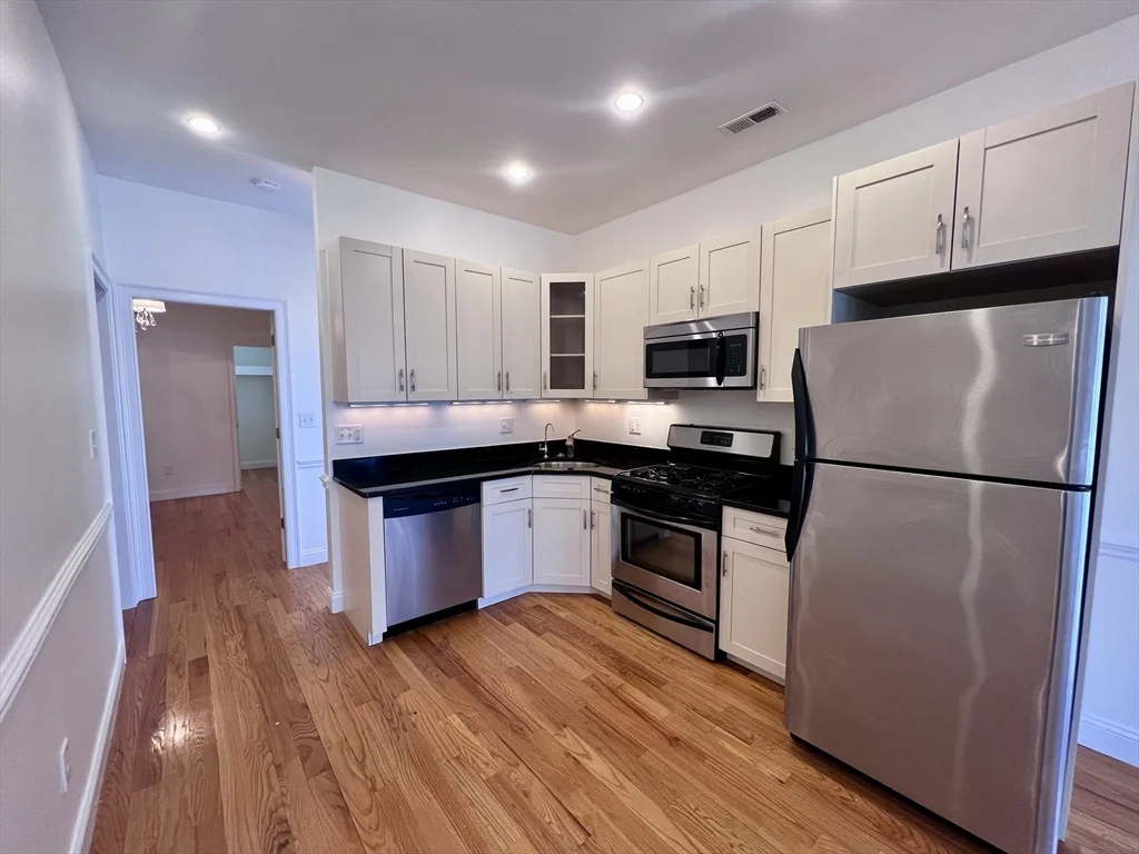 2 bed, 1 bath apartment for rent at 150-1/2 M St Unit 3, South Boston — photo 3 of 24