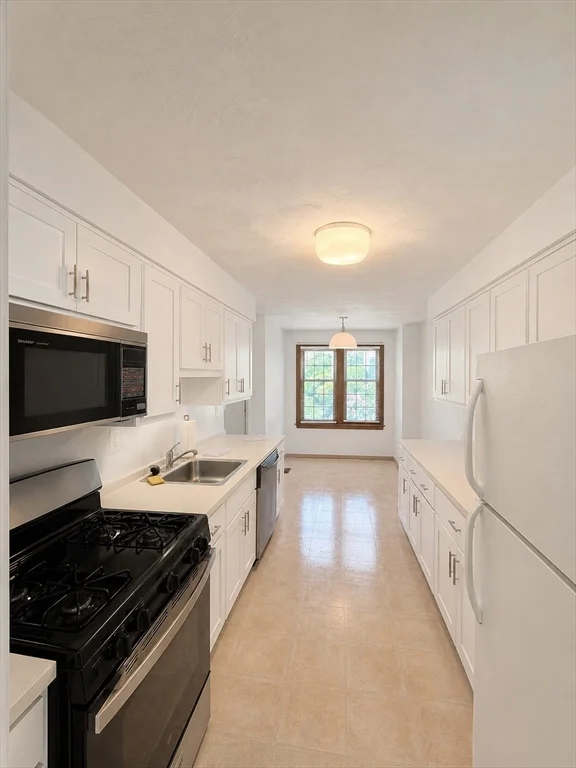2 bed, 1 bath apartment for rent at 150 Apache Way Unit 150, Tewksbury — photo 1 of 10
