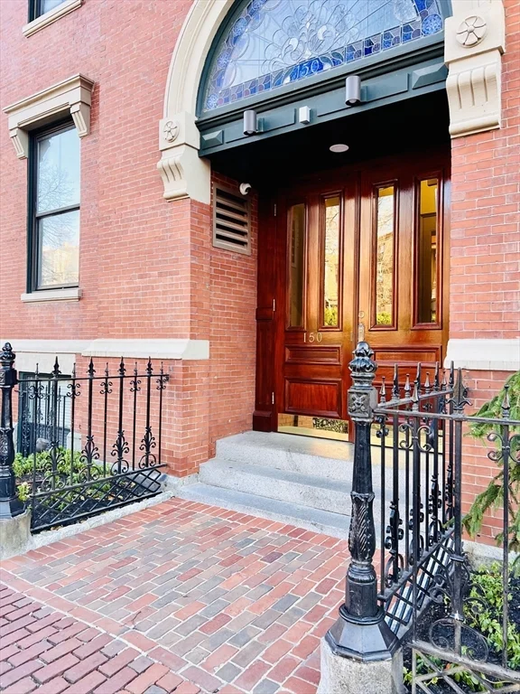 2 bed, 1 bath apartment for rent at 150 Appleton St Unit 1E, South End