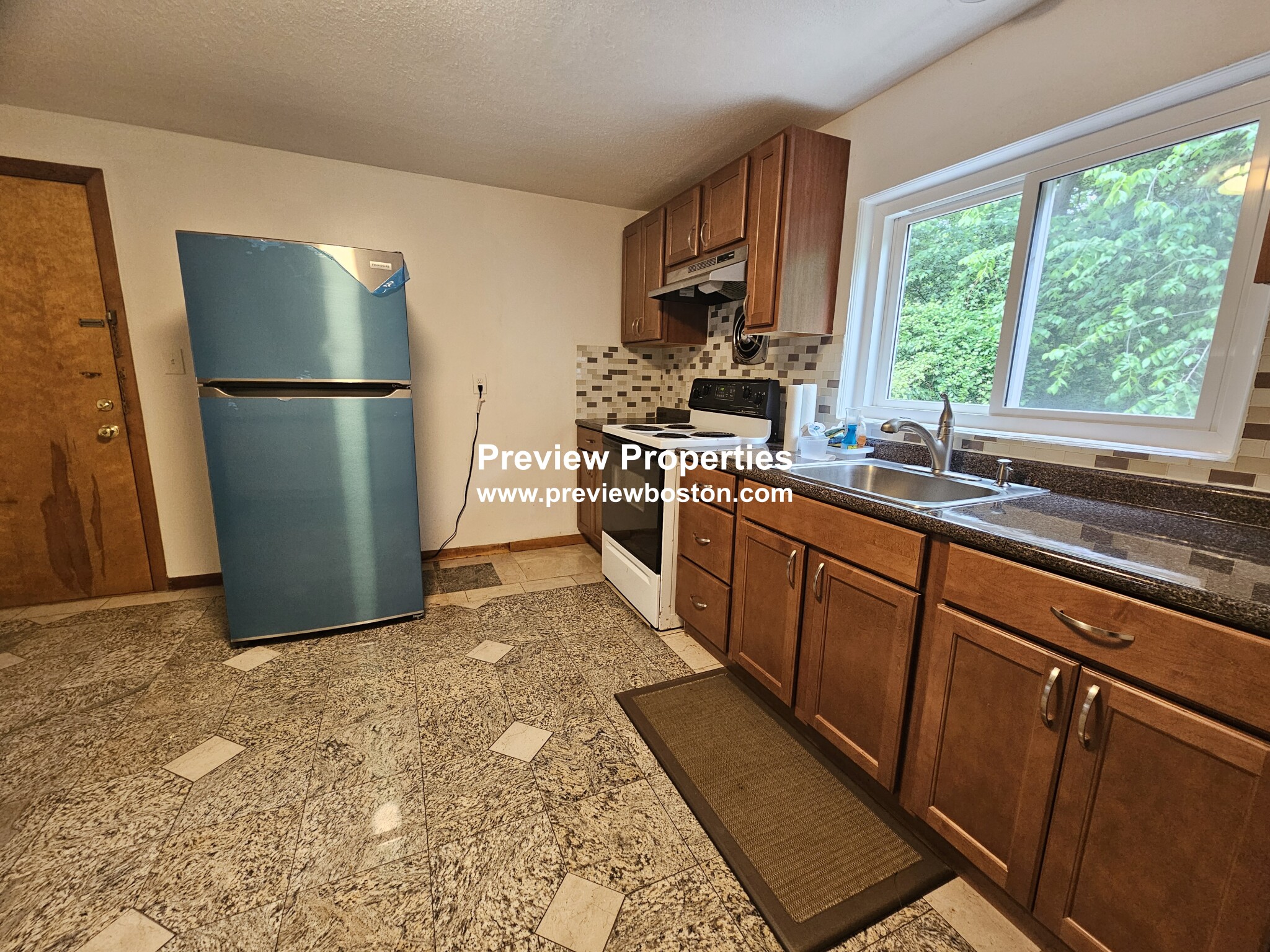 2 bed, 1 bath apartment for rent at 150 Barham Ave Unit 2, Quincy — photo 3 of 11
