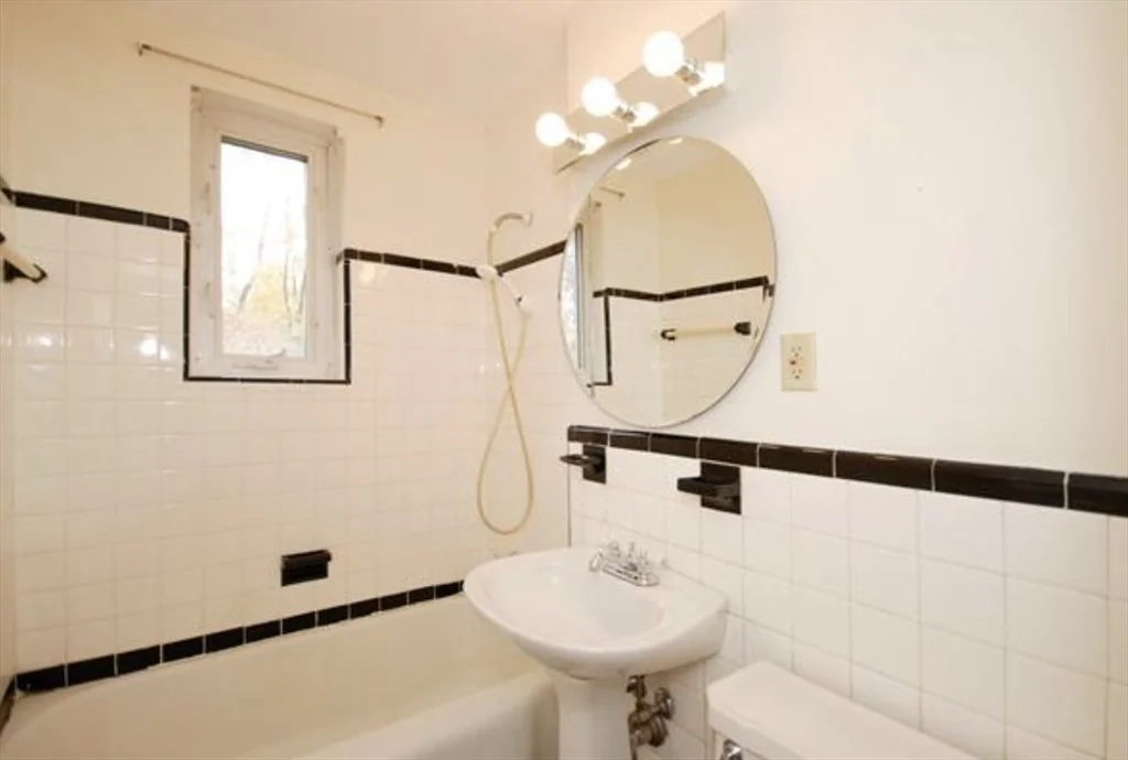 1 bed, 1 bath apartment for rent at 150 Beaconsfield Rd Unit 1, Brookline Hills — photo 6 of 7