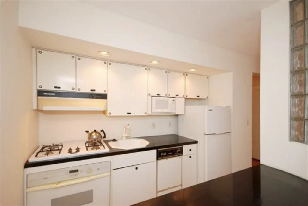 1 bed, 1 bath apartment for rent at 150 Beaconsfield Rd Unit 1, Brookline Hills — photo 3 of 7