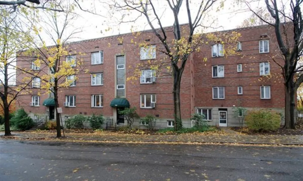 1 bed, 1 bath apartment for rent at 150 Beaconsfield Rd Unit 1, Brookline