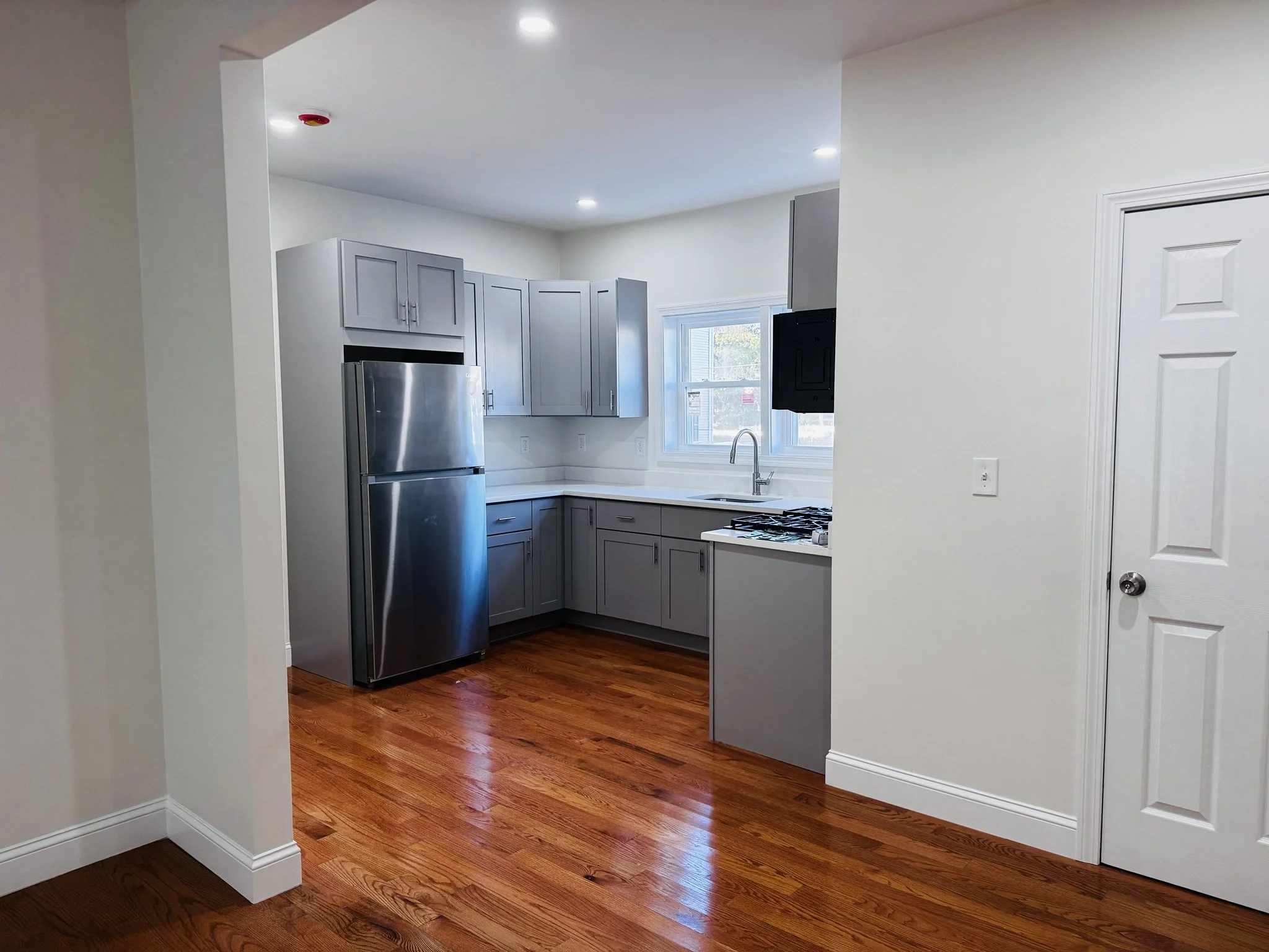 2 bed, 1 bath apartment for rent at 150 Bradford St Unit 1, Everett — photo 3 of 18