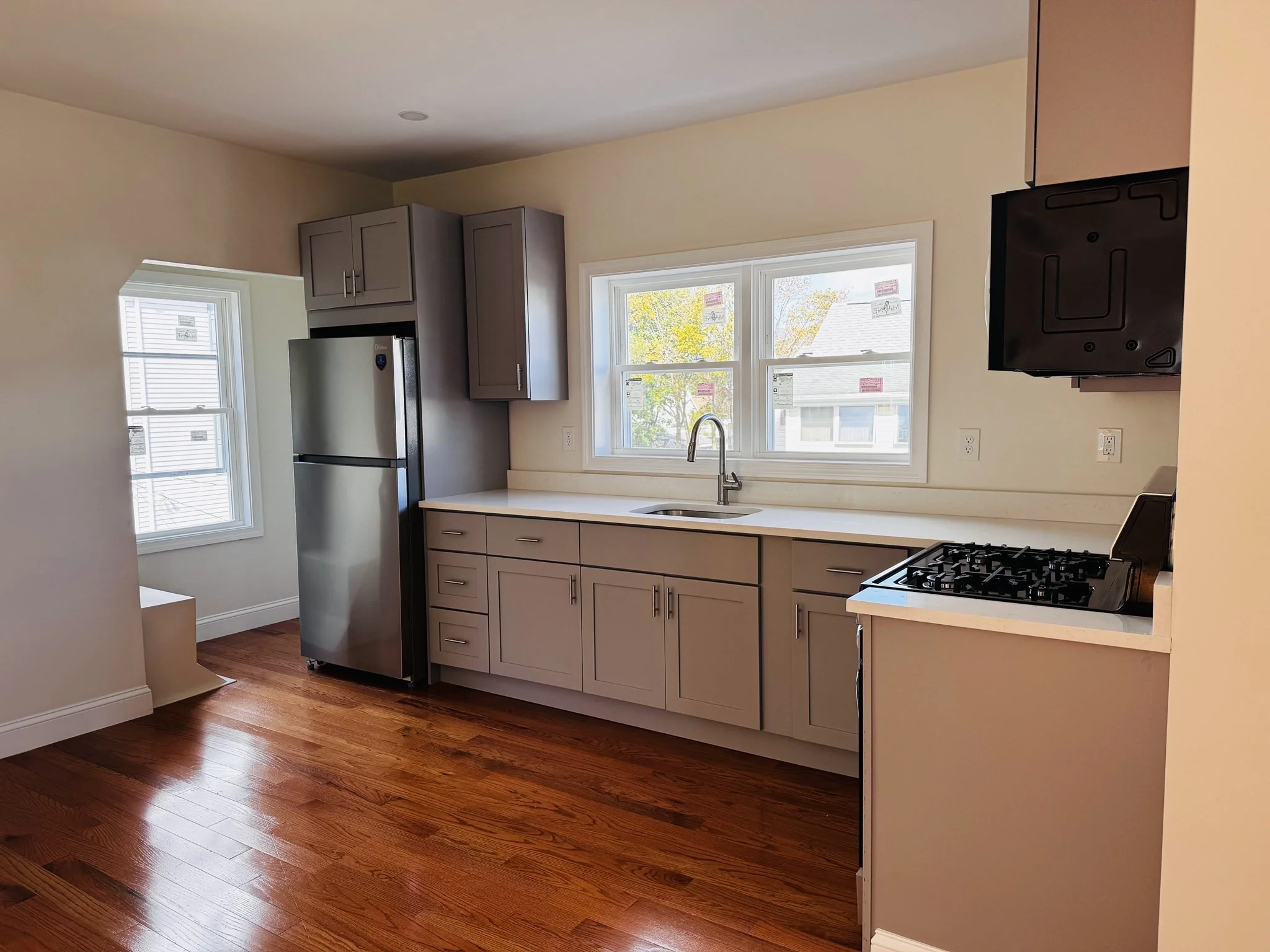 5 bed, 1 bath apartment for rent at 150 Bradford St Unit 2, Everett — photo 3 of 21
