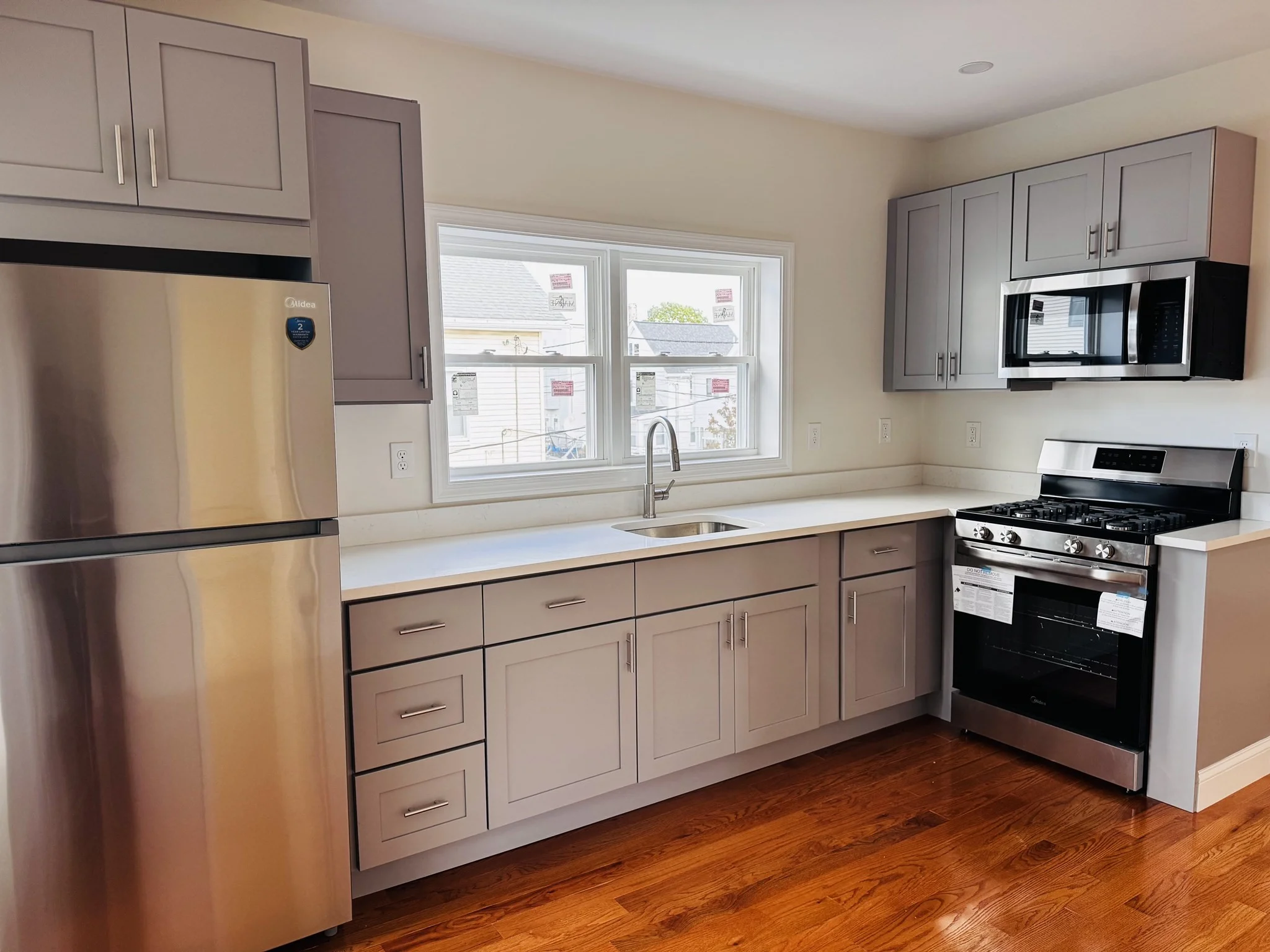 5 bed, 1 bath apartment for rent at 150 Bradford St Unit 2, Everett