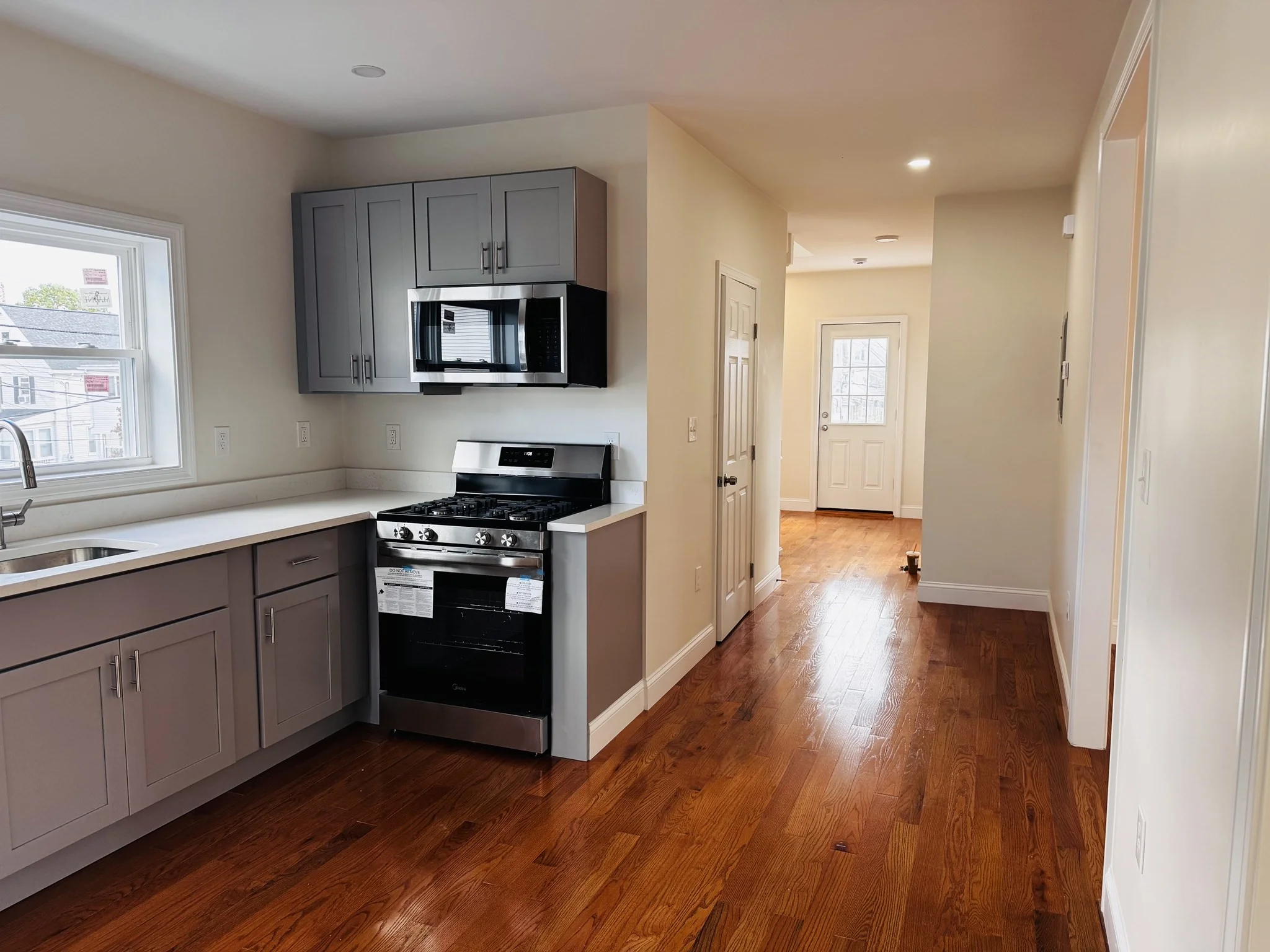 5 bed, 1 bath apartment for rent at 150 Bradford St Unit 2, Everett — photo 4 of 21