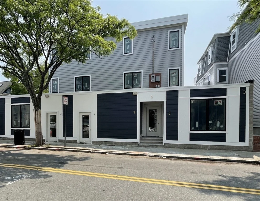 3 bed, 2 bath apartment for rent at 150 Columbia St Unit 4, Cambridge — photo 3 of 15