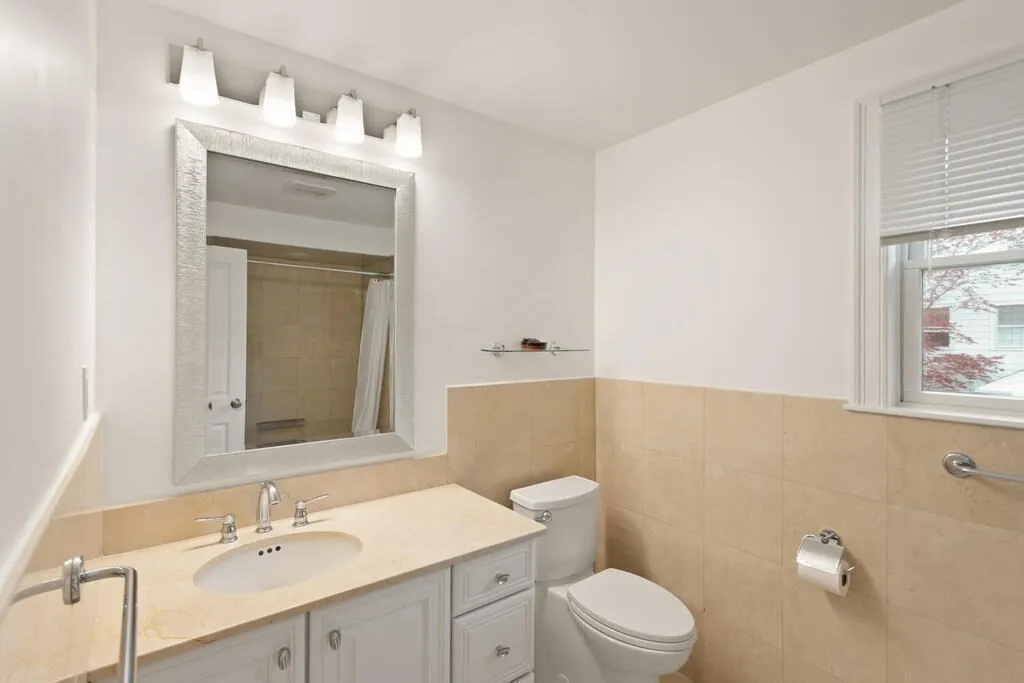 6 bed, 6 bath apartment for rent at 150 Country Club Rd Unit 1, Oak Hill — photo 24 of 39