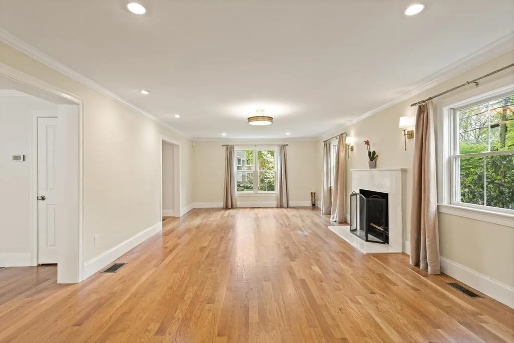 6 bed, 6 bath apartment for rent at 150 Country Club Rd Unit 1, Oak Hill — photo 6 of 39