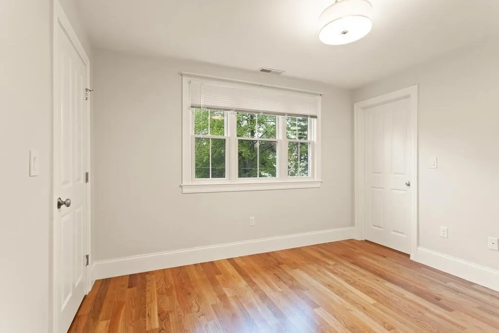 6 bed, 6 bath apartment for rent at 150 Country Club Rd Unit 1, Oak Hill — photo 23 of 39