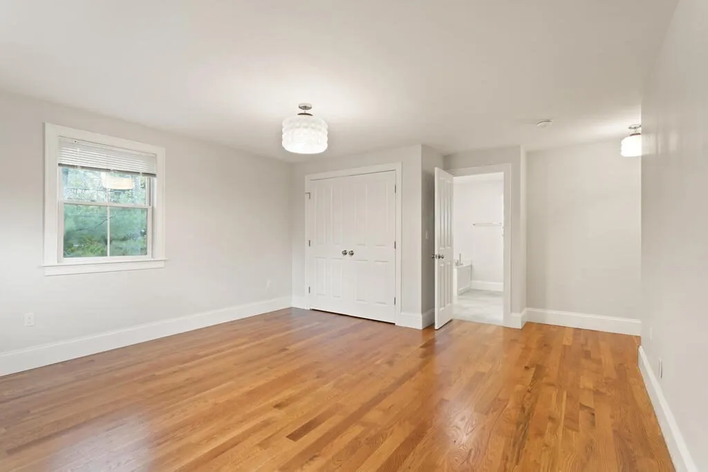 6 bed, 6 bath apartment for rent at 150 Country Club Rd Unit 1, Oak Hill — photo 18 of 39