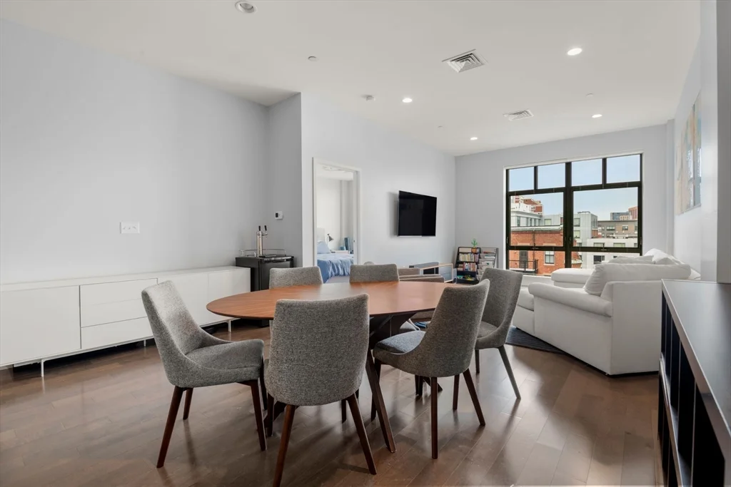 2 bed, 2 bath apartment for rent at 150 Dorchester Ave Unit 611, South Boston — photo 4 of 38