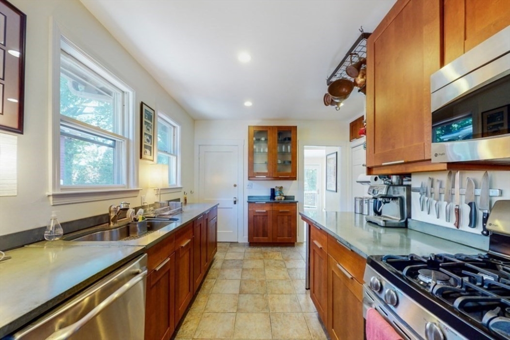2 bed, 2 bath apartment for rent at 150 Lakeview Ave Unit 2, West Cambridge — photo 10 of 30