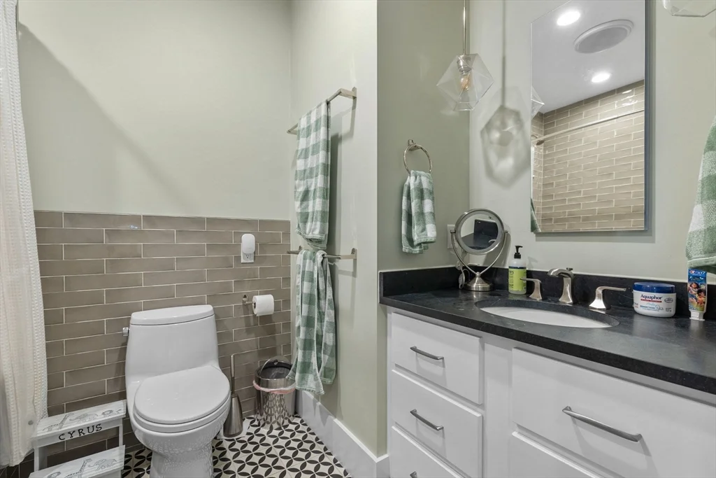 3 bed, 2 bath apartment for rent at 150 Lincoln St Unit 6A, Leather District — photo 12 of 15