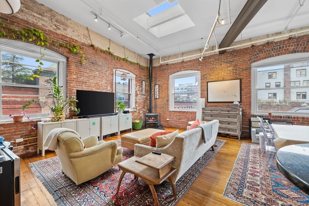 3 bed, 2 bath apartment for rent at 150 Lincoln St Unit 6A, Leather District