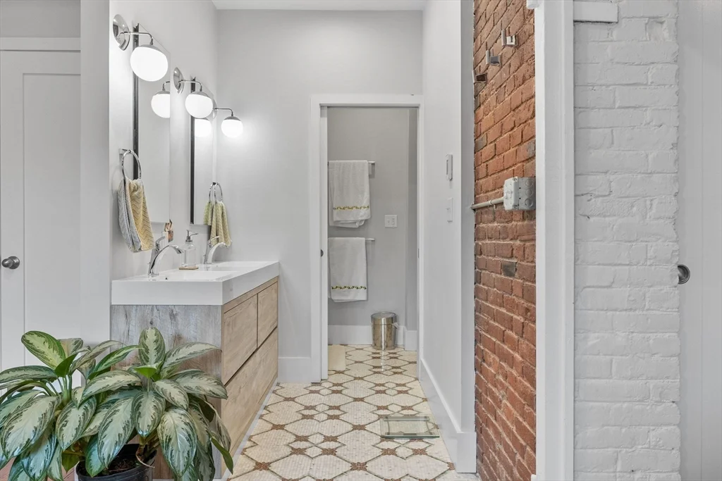 3 bed, 2 bath apartment for rent at 150 Lincoln St Unit 6A, Leather District — photo 10 of 15