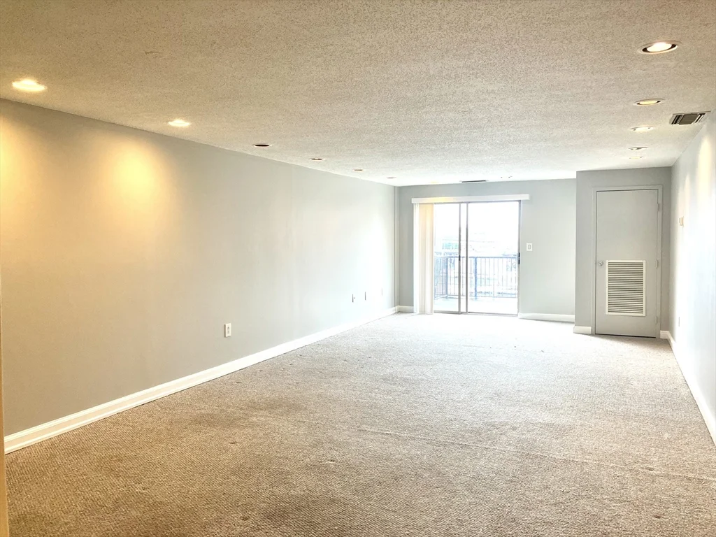 1 bed, 1 bath apartment for rent at 150 Lynnway Unit 103, Lynn — photo 5 of 17