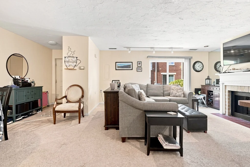 2 bed, 2 bath apartment for rent at 150 Quincy Shore Dr Unit 17, North Quincy — photo 3 of 14