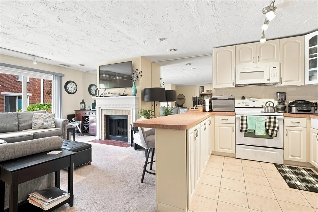 2 bed, 2 bath apartment for rent at 150 Quincy Shore Dr Unit 17, North Quincy — photo 5 of 14