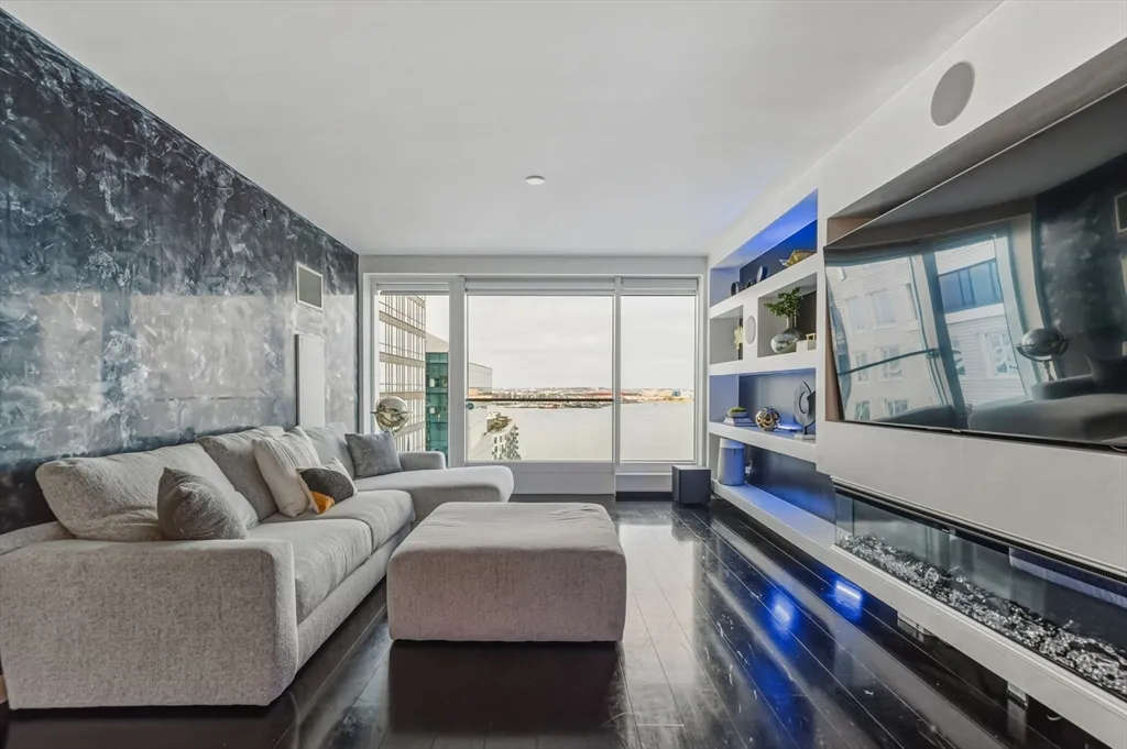 2 bed, 2 bath apartment for rent at 150 Seaport Blvd Unit 17C, Seaport District — photo 4 of 35