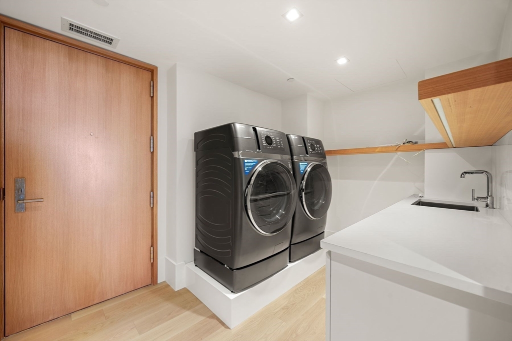3 bed, 3 bath apartment for rent at 150 Seaport Boulevard Unit 15CD, Seaport District — photo 35 of 41