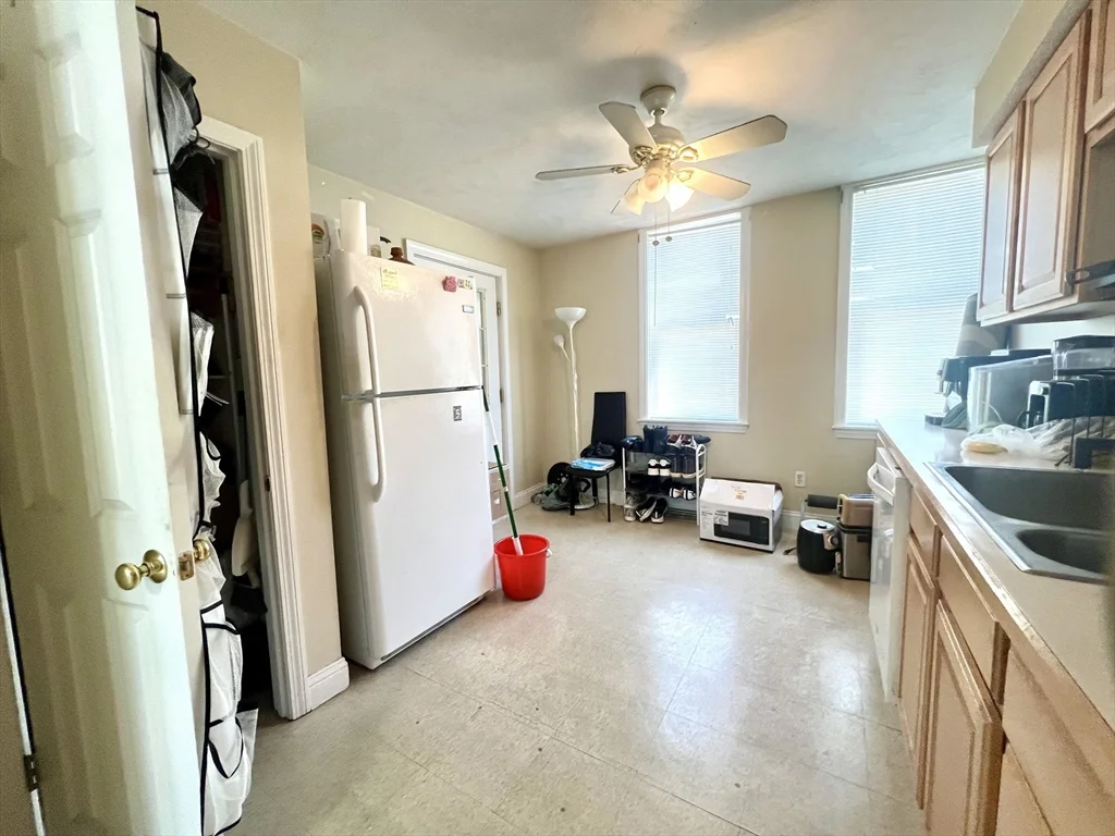 2 bed, 1 bath apartment for rent at 150 Sumner St Unit 1, Quincy — photo 3 of 13