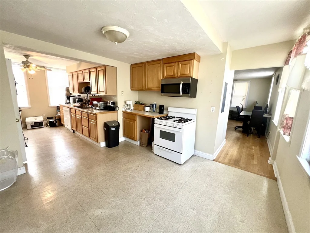2 bed, 1 bath apartment for rent at 150 Sumner St Unit 1, Quincy — photo 8 of 13