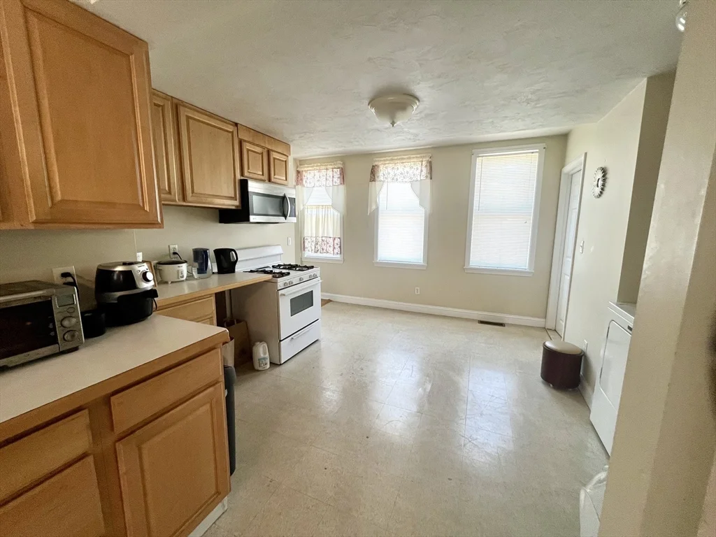 2 bed, 1 bath apartment for rent at 150 Sumner St Unit 1, Quincy — photo 5 of 13