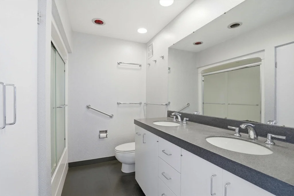 4 bed, 2 bath apartment for rent at 150 W Concord St Unit 2, South End — photo 15 of 28