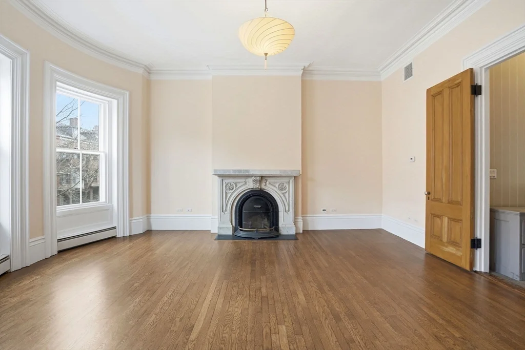 4 bed, 2 bath apartment for rent at 150 W Concord St Unit 2, South End — photo 4 of 28