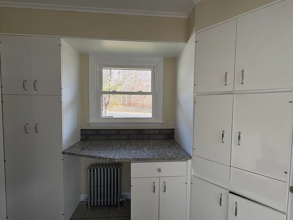 2 bed, 1 bath apartment for rent at 150 W Wrentham Rd, Cumberland — photo 3 of 34