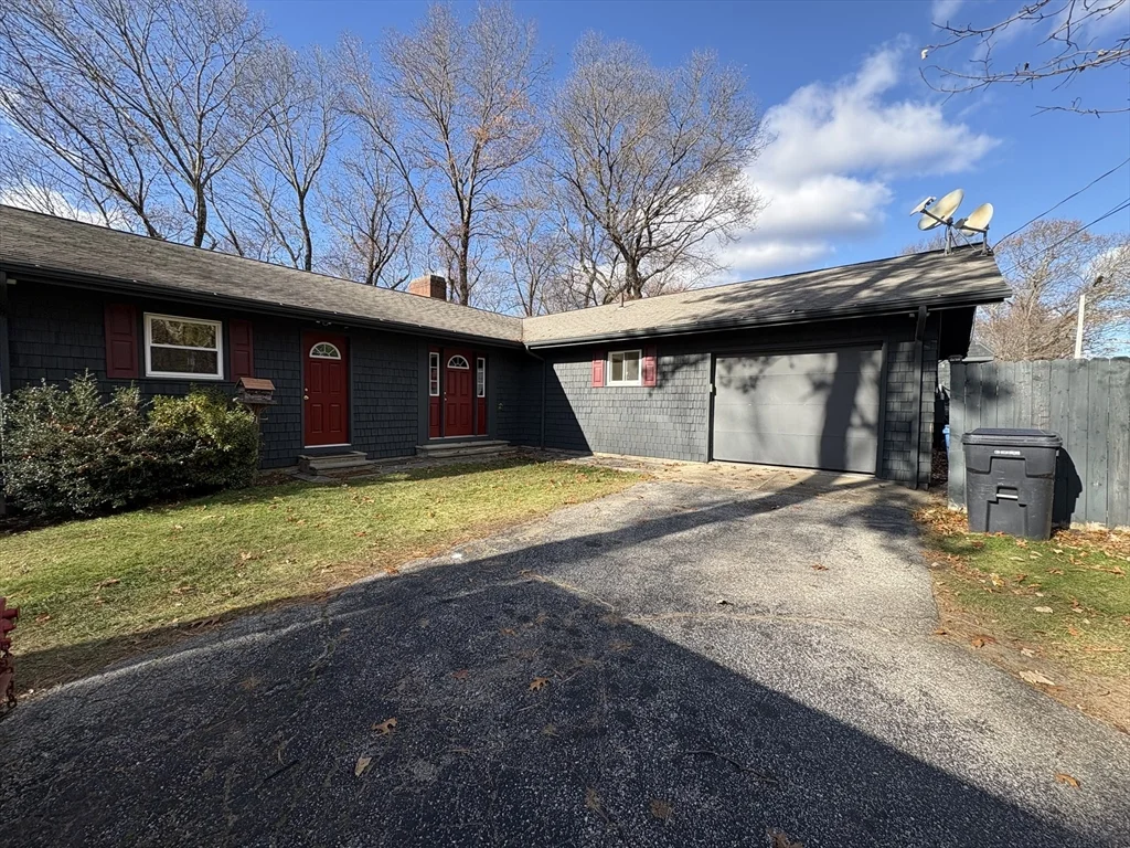 2 bed, 1 bath apartment for rent at 150 W Wrentham Rd, Cumberland — photo 1 of 34