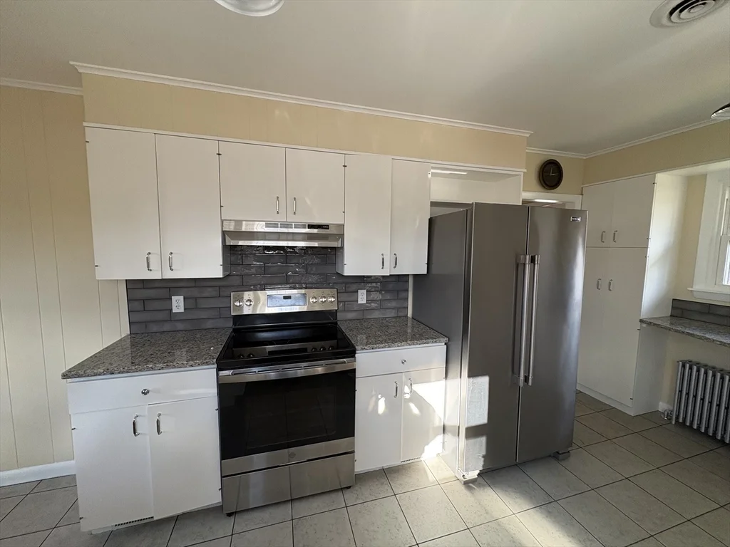 2 bed, 1 bath apartment for rent at 150 W Wrentham Rd, Cumberland — photo 2 of 34