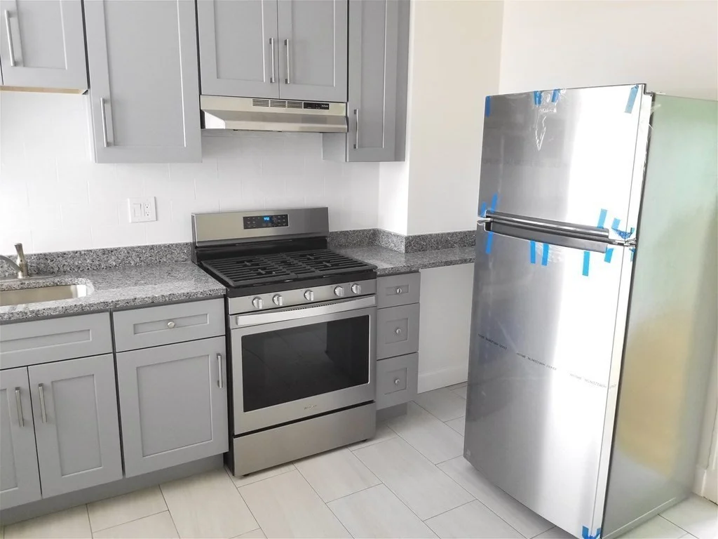 3 bed, 1 bath apartment for rent at 1500 Commonwealth Ave Unit ., Brighton — photo 9 of 18