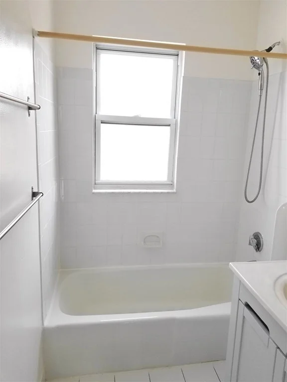 3 bed, 1 bath apartment for rent at 1500 Commonwealth Ave Unit ., Brighton — photo 13 of 18