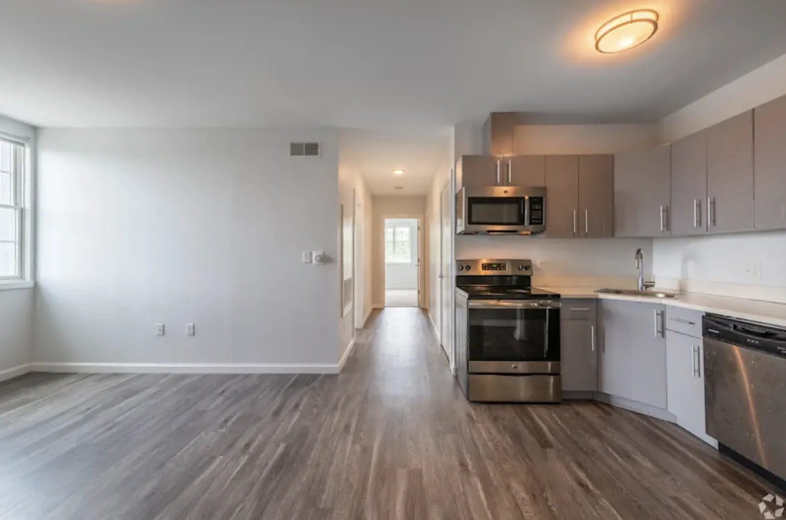 2 bed, 2 bath apartment for rent at 1505 Commonwealth Ave Unit 501, Brighton — photo 2 of 22