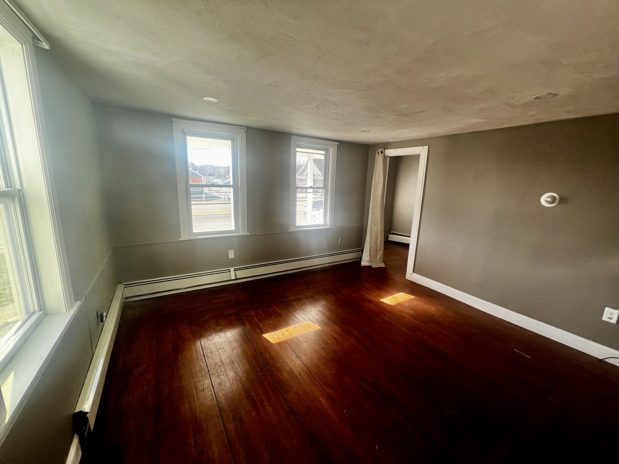 4 bed, 2 bath apartment for rent at 1509 Turnpike St Unit B, North Stoughton — photo 1 of 16