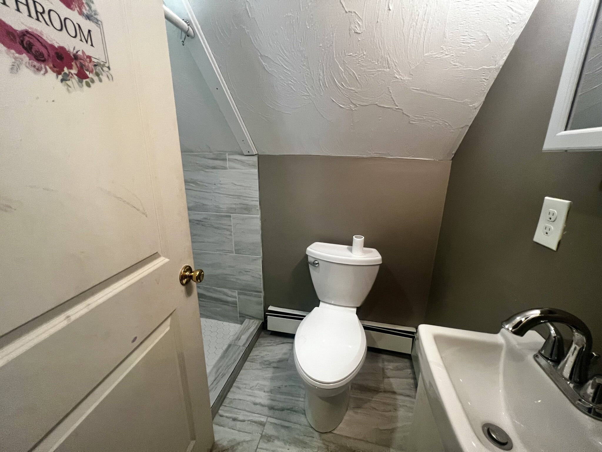 4 bed, 2 bath apartment for rent at 1509 Turnpike St Unit B, North Stoughton — photo 15 of 16