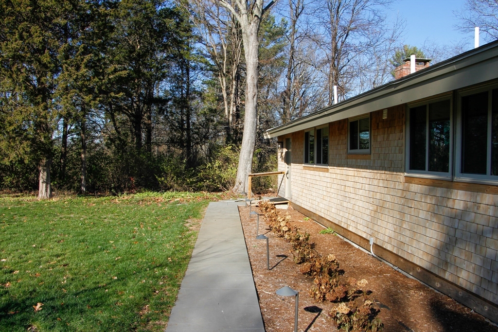 2 bed, 1 bath apartment for rent at 151 Argilla Rd, Ipswich — photo 3 of 18