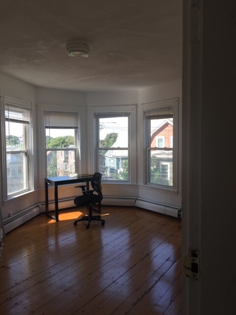 5 bed, 2 bath apartment for rent at 151 Central St Unit 2, Winter Hill — photo 9 of 9
