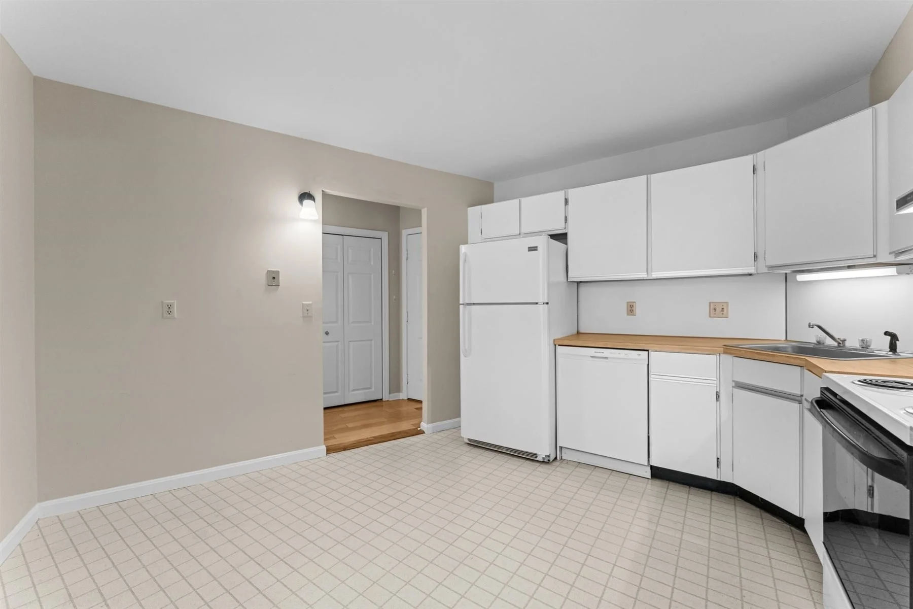 2 bed, 2 bath apartment for rent at 151 Coolidge Ave Unit 210, East Watertown — photo 5 of 19