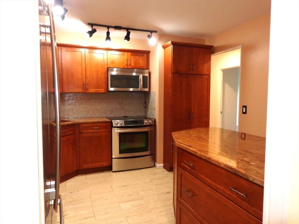 2 bed, 2 bath apartment for rent at 151 Coolidge Ave Unit 613, Watertown — photo 4 of 16