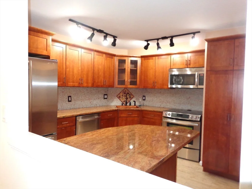 2 bed, 2 bath apartment for rent at 151 Coolidge Ave Unit 613, Watertown — photo 5 of 16