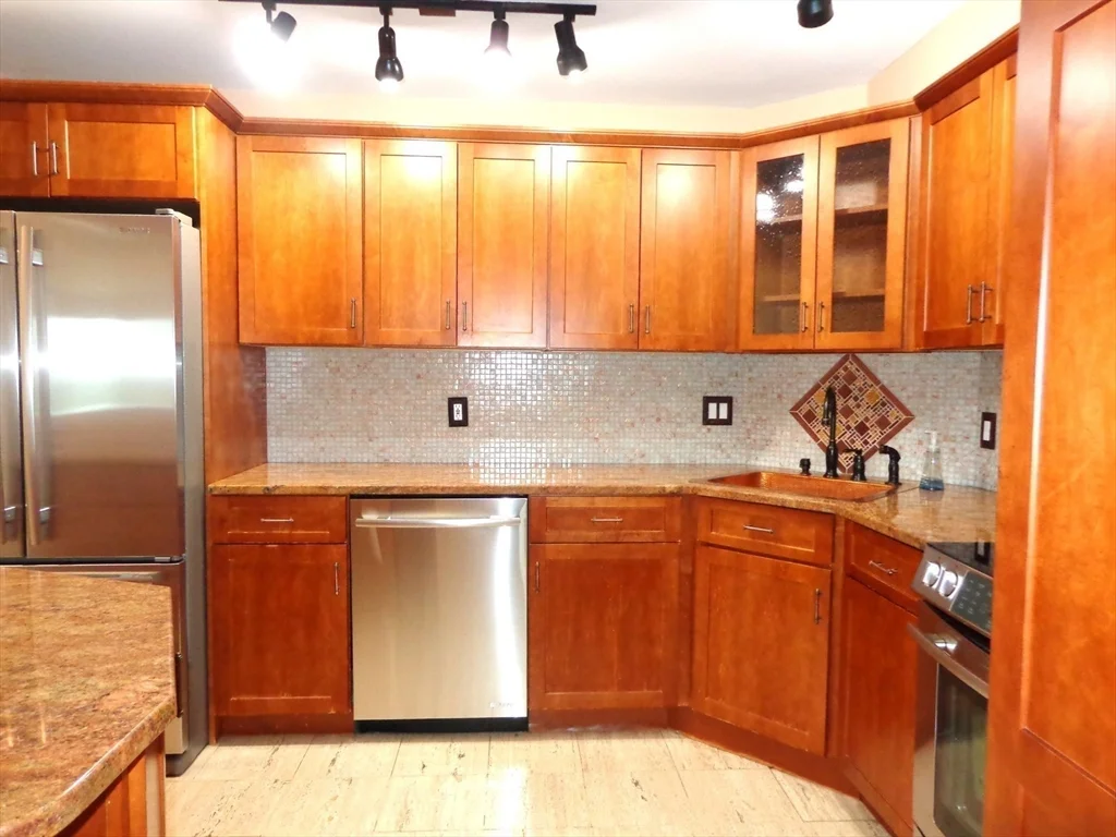 2 bed, 2 bath apartment for rent at 151 Coolidge Ave Unit 613, Watertown — photo 3 of 16