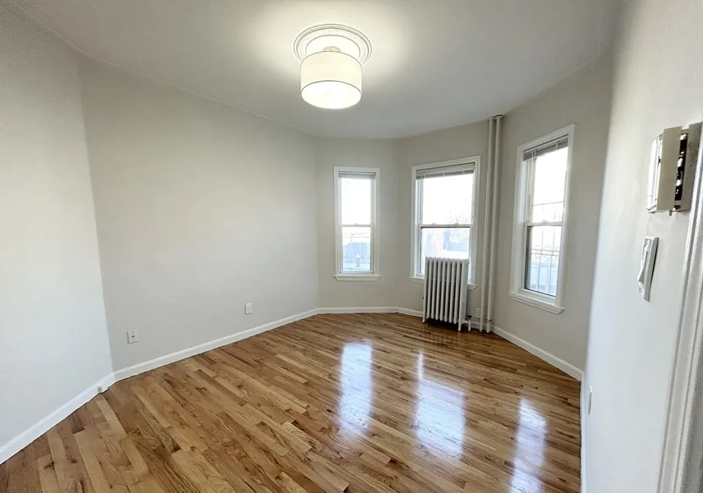 4 bed, 2 bath apartment for rent at 151 East Cottage Unit 1, Boston — photo 4 of 12