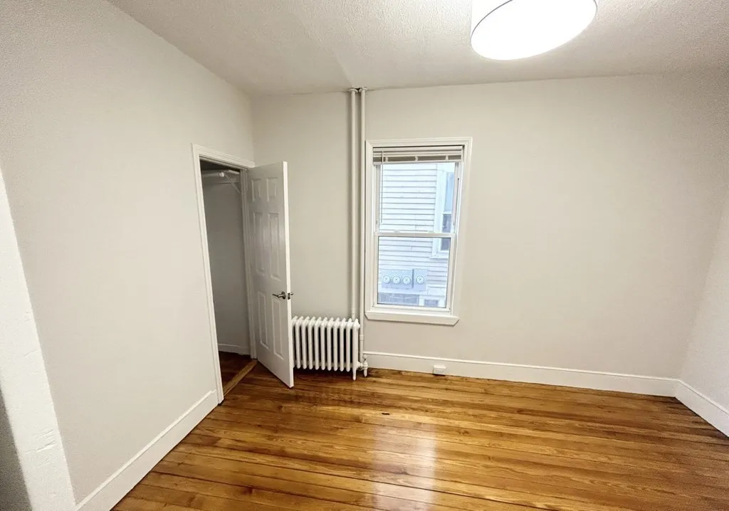 4 bed, 2 bath apartment for rent at 151 East Cottage Unit 1, Boston — photo 6 of 12